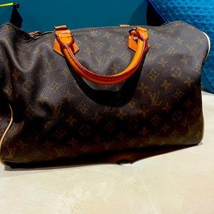 Vintage Louis Vuitton speedy.